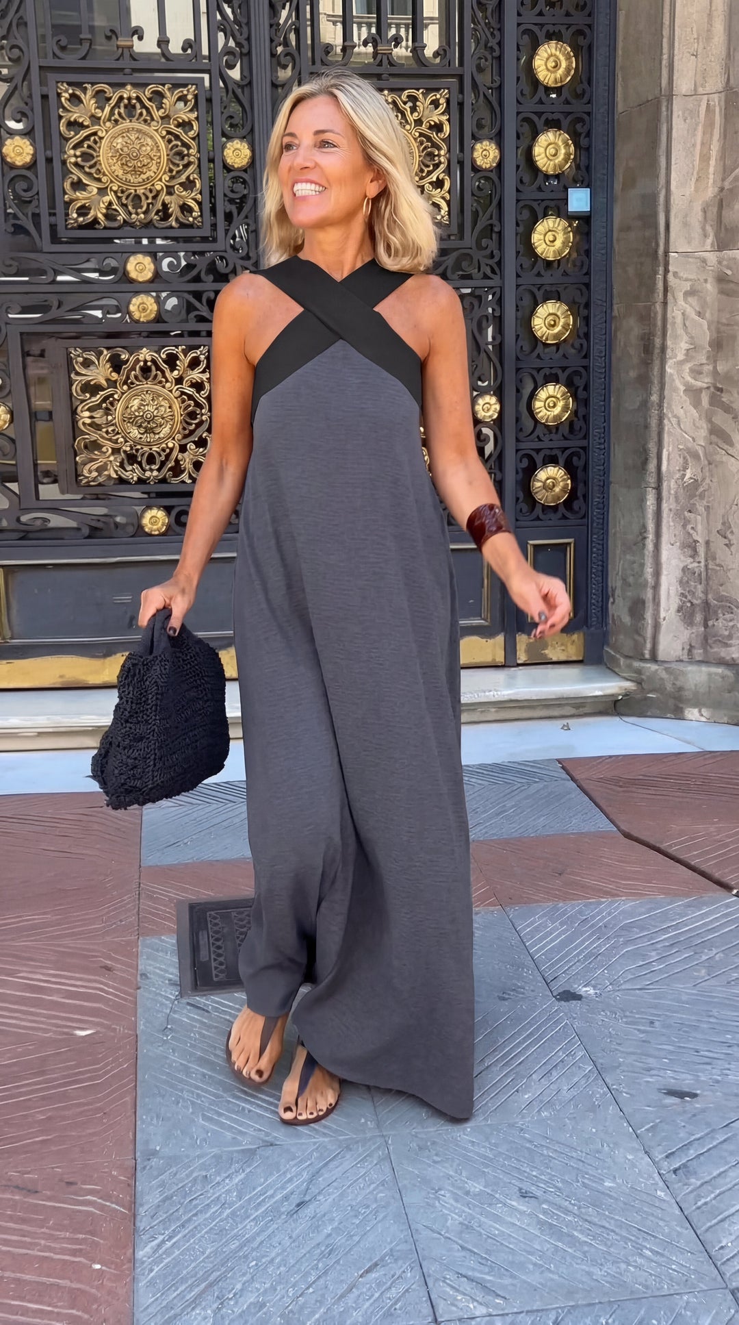 Delphine | Vestito con taglio incrociato + Sandali in omaggio