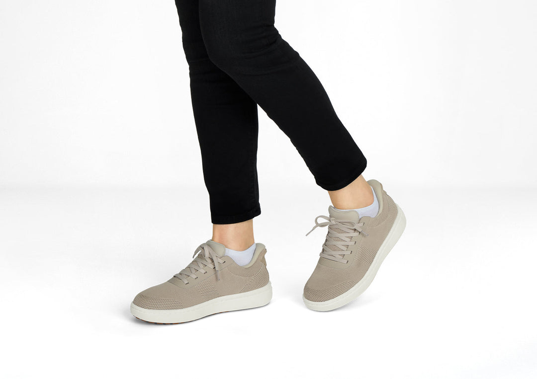 Lena - Beige Zapatilla ligera y cómoda para uso diario
