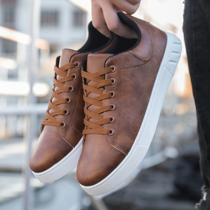 BERLIN – Zapatillas de cuero